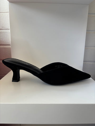 Black Pointed Toe Mule