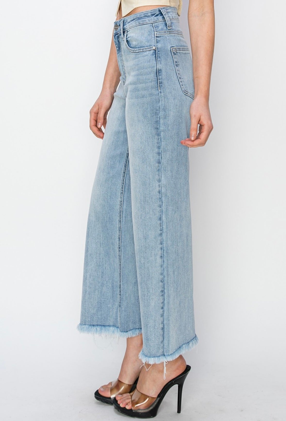 Lightwash Cropped Wide Leg Jeans