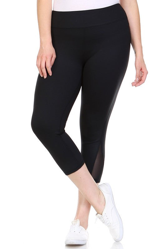 PLUS SIZE Mesh Panel Capri Legging