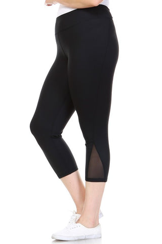 PLUS SIZE Mesh Panel Capri Legging